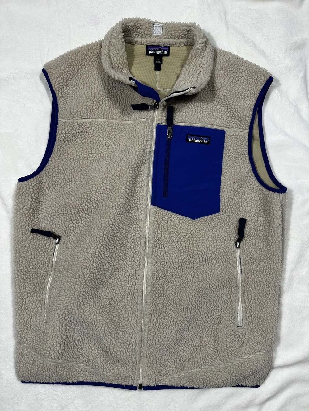 Men’s Patagonia Classic Retro-X Fleece Vest Natural with Blue Chest Pocket